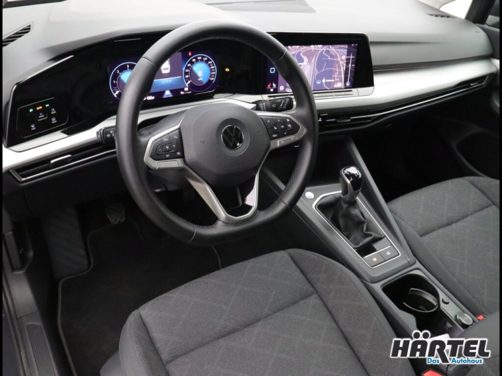 VOLKSWAGEN Golf Exposé-Bild 9