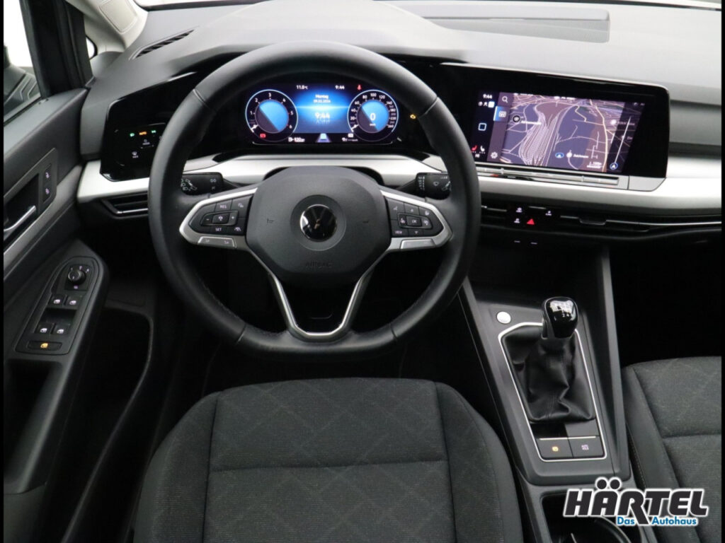 VOLKSWAGEN Golf Exposé-Bild 10