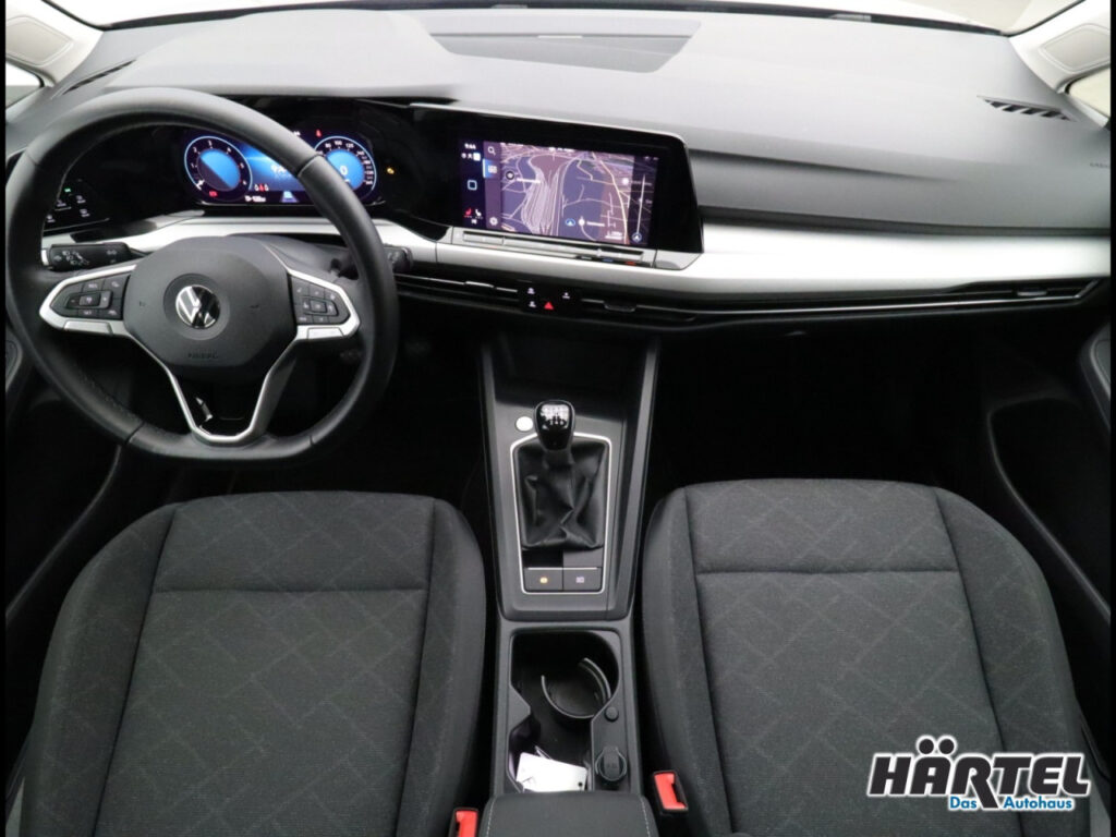 VOLKSWAGEN Golf Exposé-Bild 11