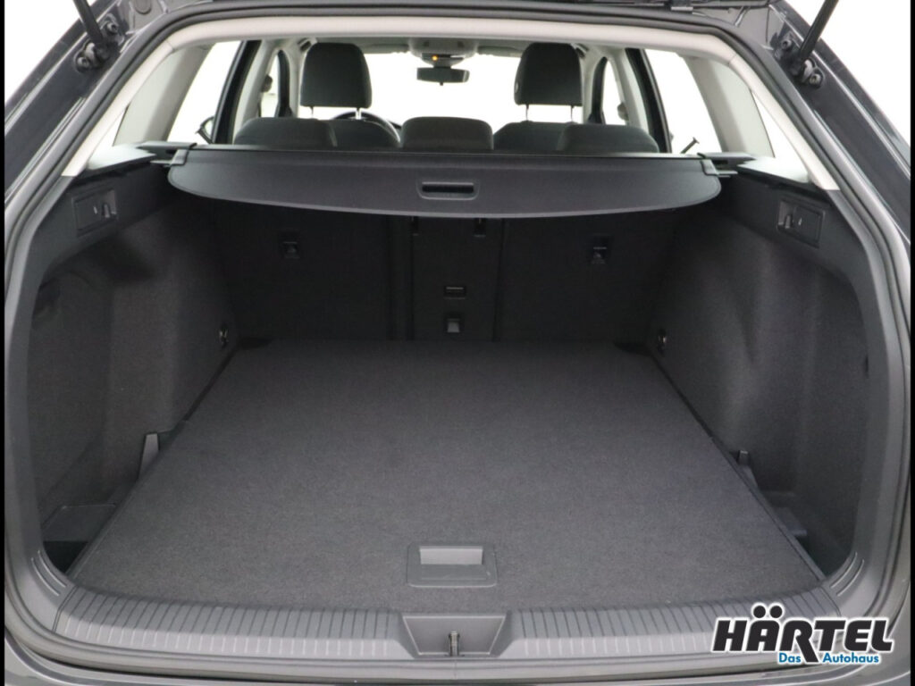 VOLKSWAGEN Golf Exposé-Bild 13