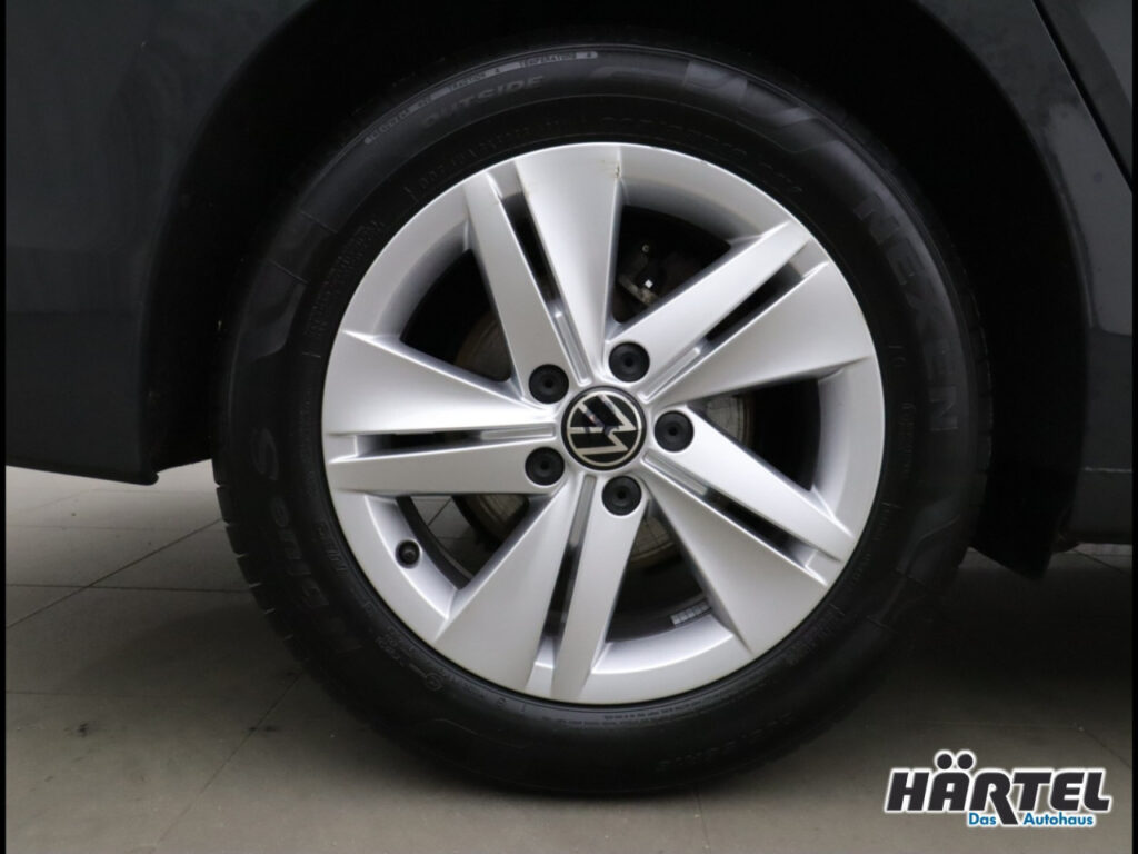 VOLKSWAGEN Golf Exposé-Bild 14