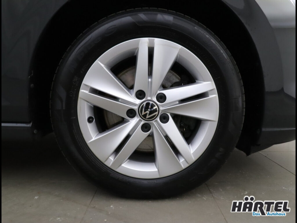 VOLKSWAGEN Golf Exposé-Bild 15