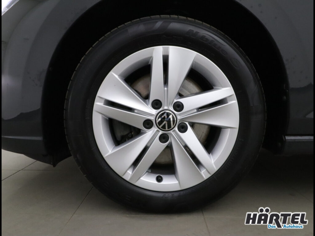 VOLKSWAGEN Golf Exposé-Bild 16