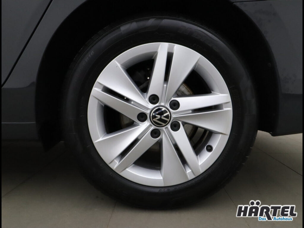 VOLKSWAGEN Golf Exposé-Bild 17