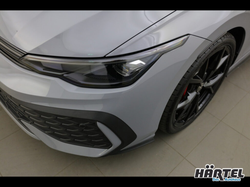 VOLKSWAGEN Golf Exposé-Bild 4