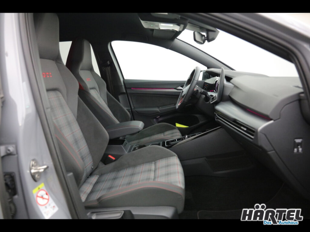 VOLKSWAGEN Golf Exposé-Bild 6