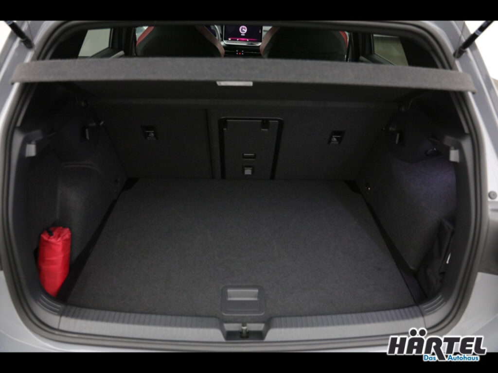 VOLKSWAGEN Golf Exposé-Bild 13