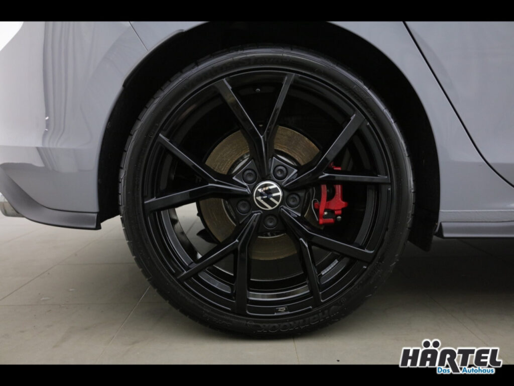 VOLKSWAGEN Golf Exposé-Bild 14