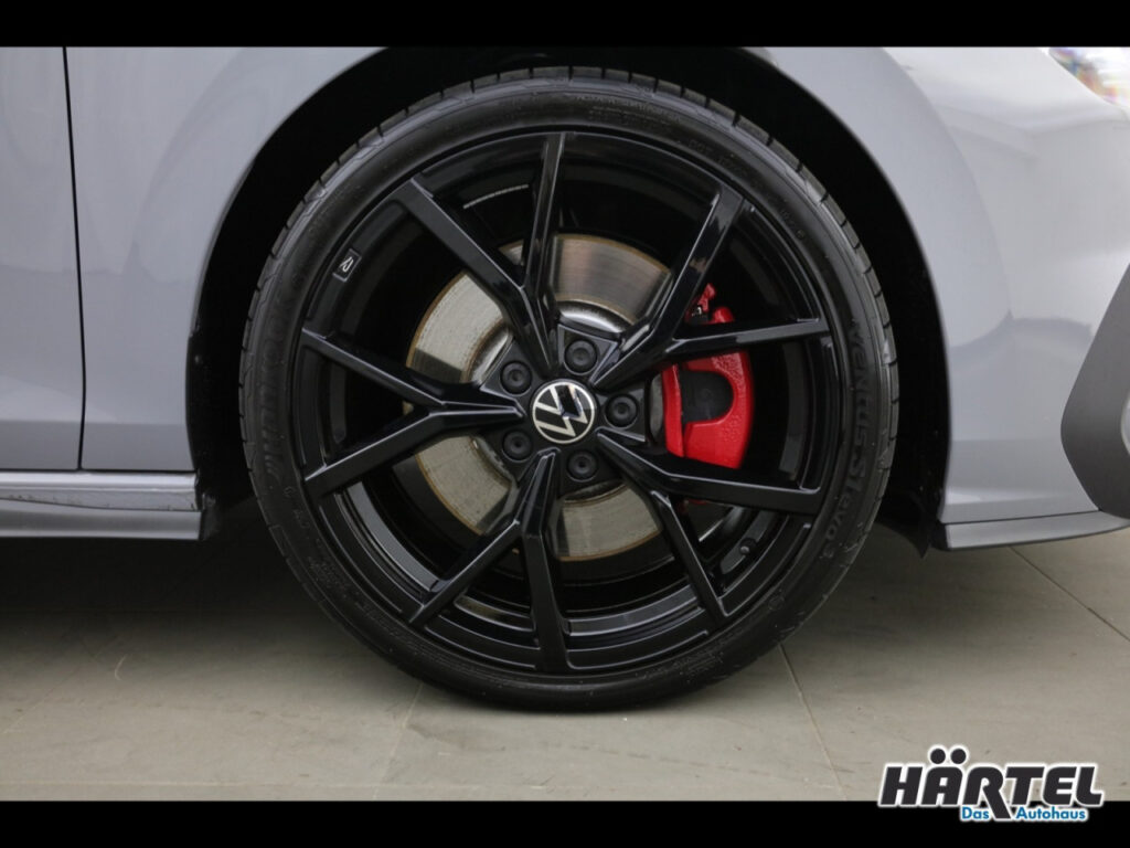 VOLKSWAGEN Golf Exposé-Bild 15
