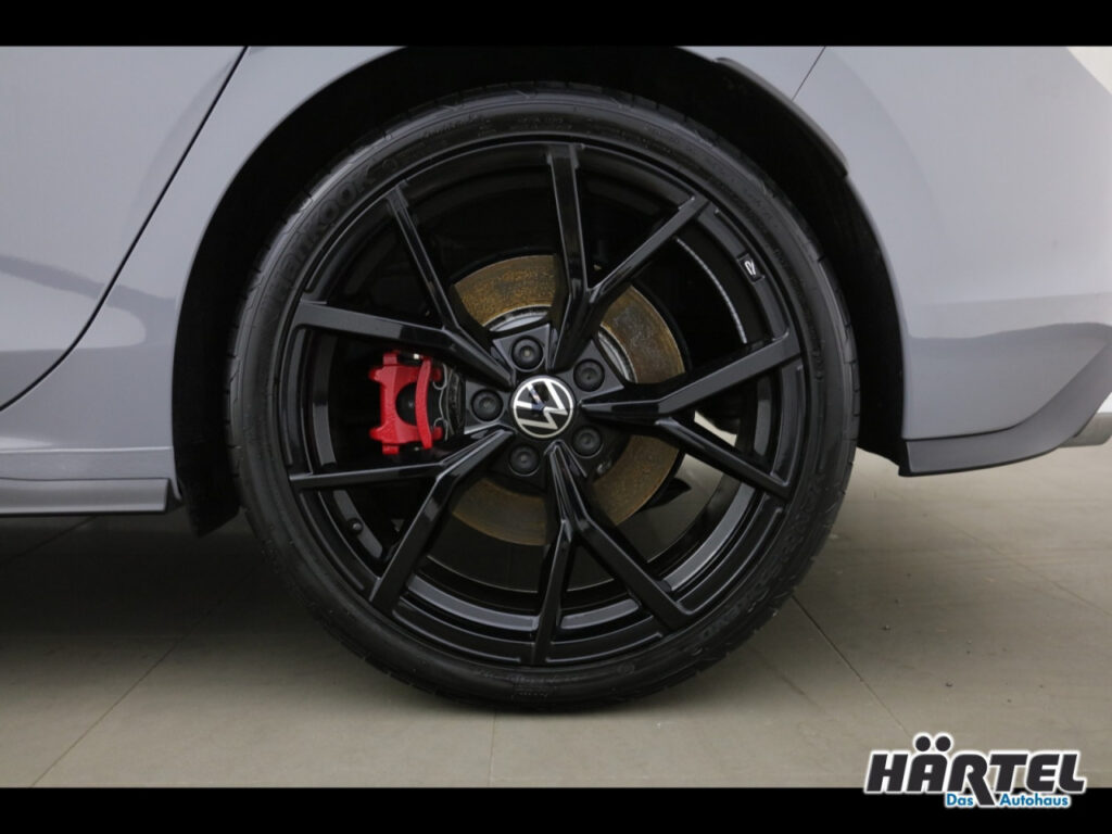 VOLKSWAGEN Golf Exposé-Bild 17